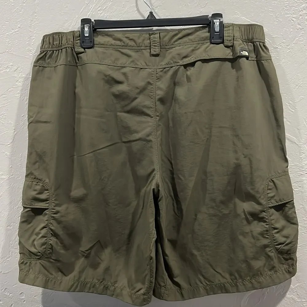 🔥🔥 THE NORTH FACE‎ Men's Olive Nylon Cargo Shorts Size XL - PERFECT Condition